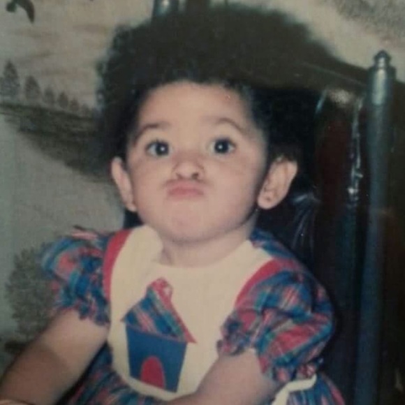 Meet your Posher, Melissa - Picture 1 of 2